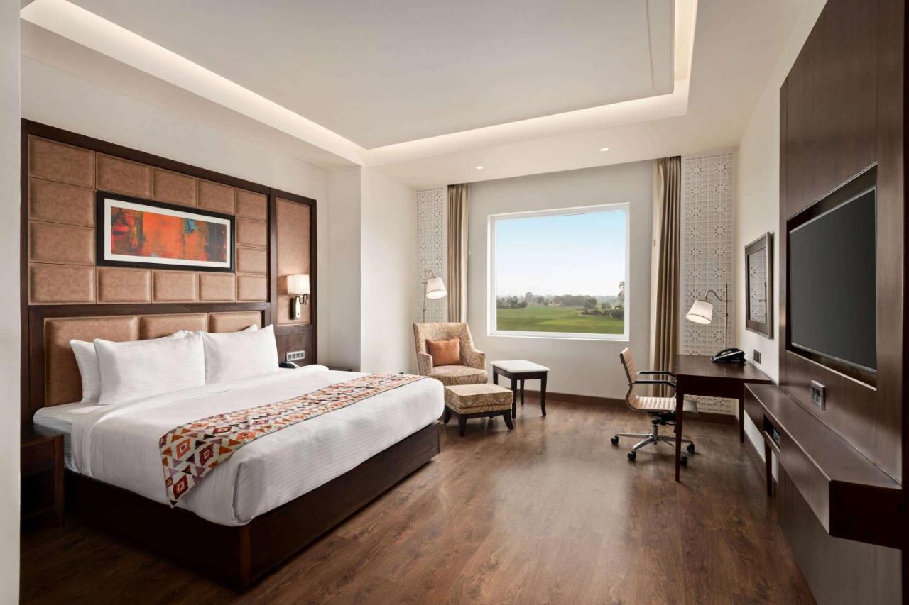 Отель Ramada By Wyndham Kapurthala Экстерьер фото